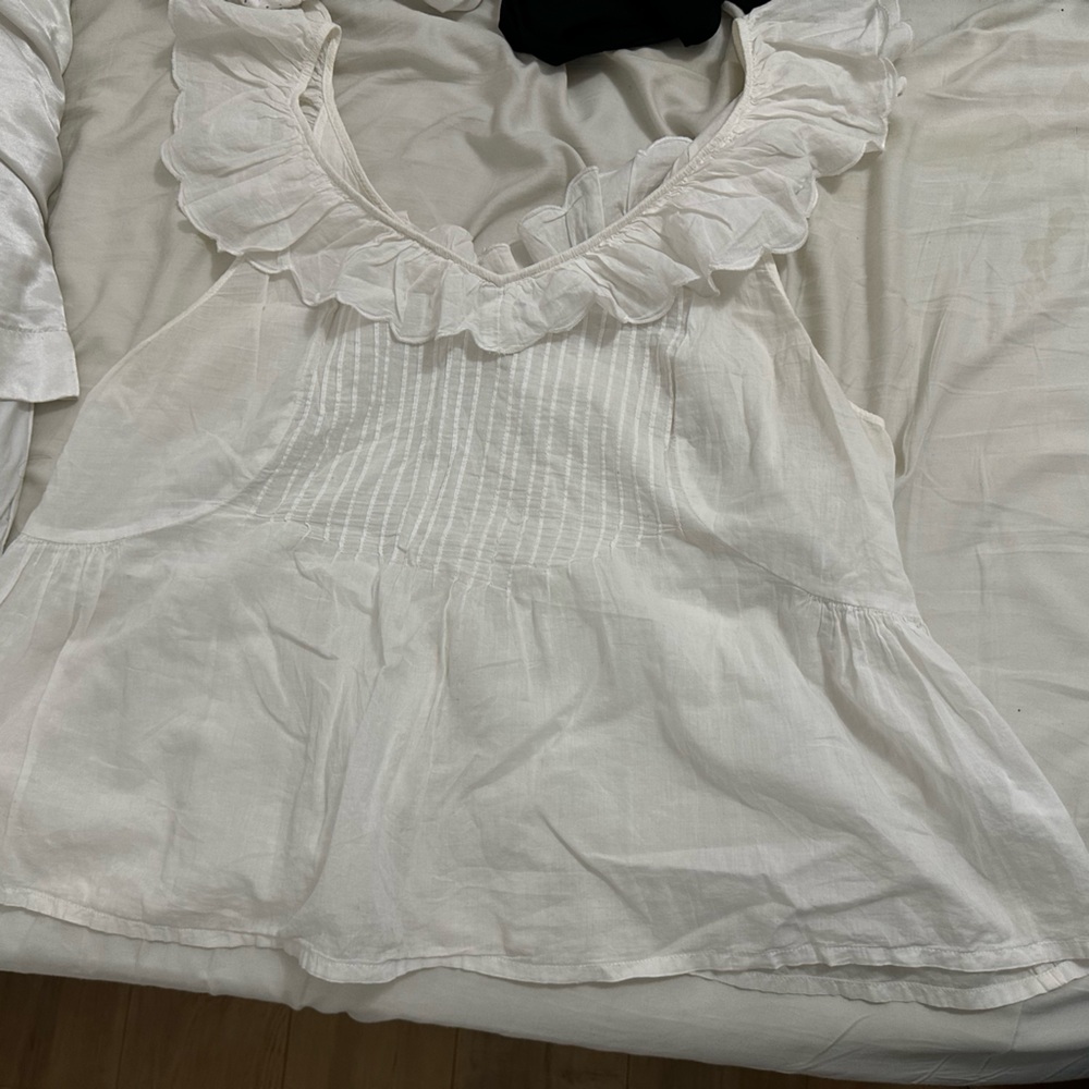 H&M White blouse with Ruffled Details